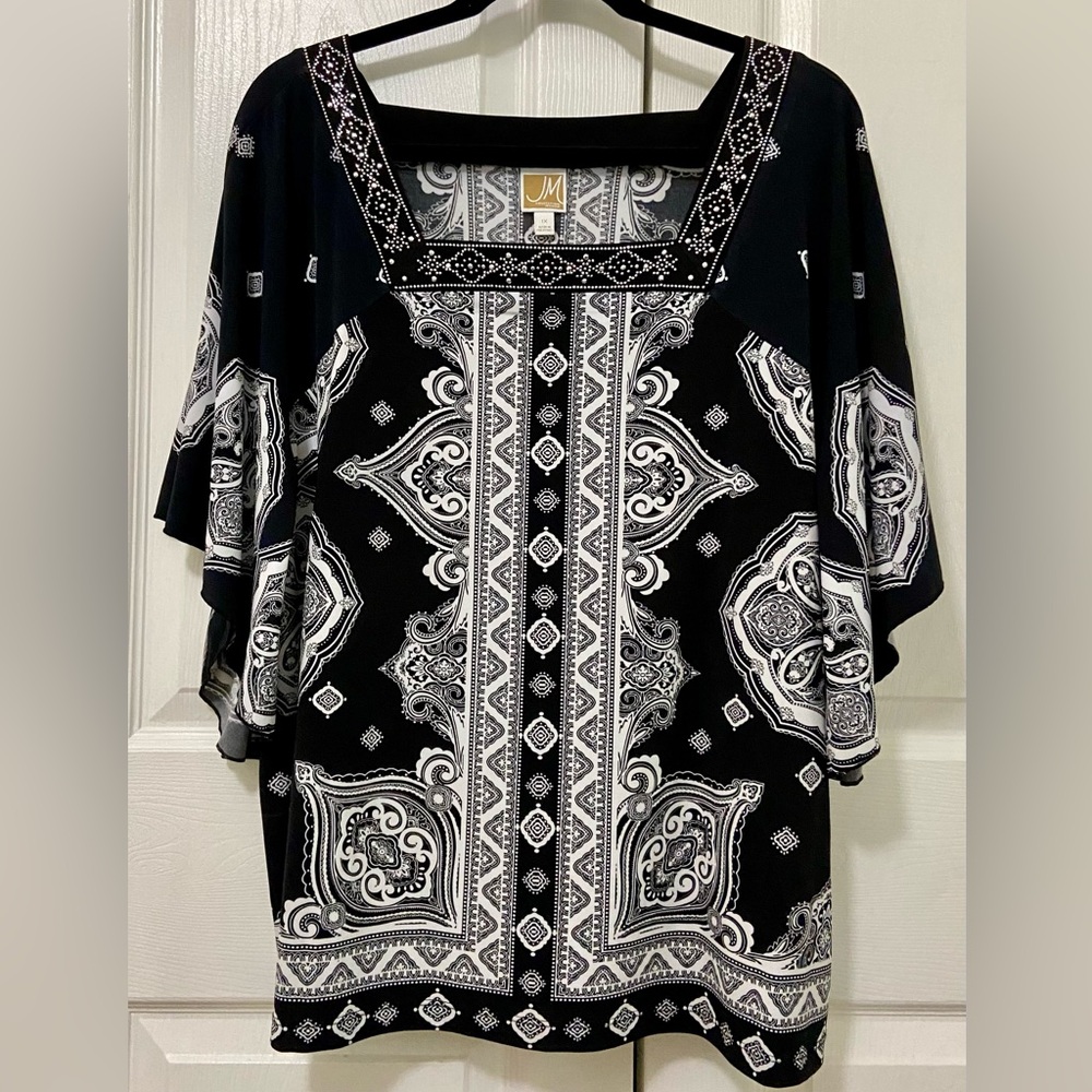 Flutter Sleeve Blouse w/Square Embellished Neckline. Sz 1X. Worn Once.